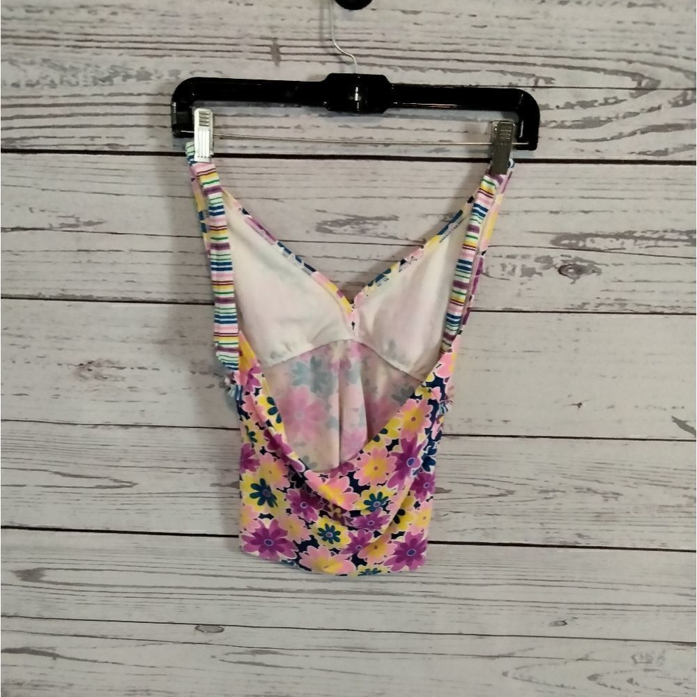 New Without tags. "No Brand" girls bathing suit top - Picture 3 of 4